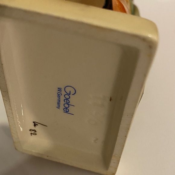 Merry Wanderer Goebel Figurine with Vibrant Orange and Green Details - Picture 5 of 5